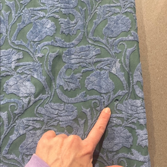 Elegant Blue and Green Patterned Skirt - Picture 9 of 10